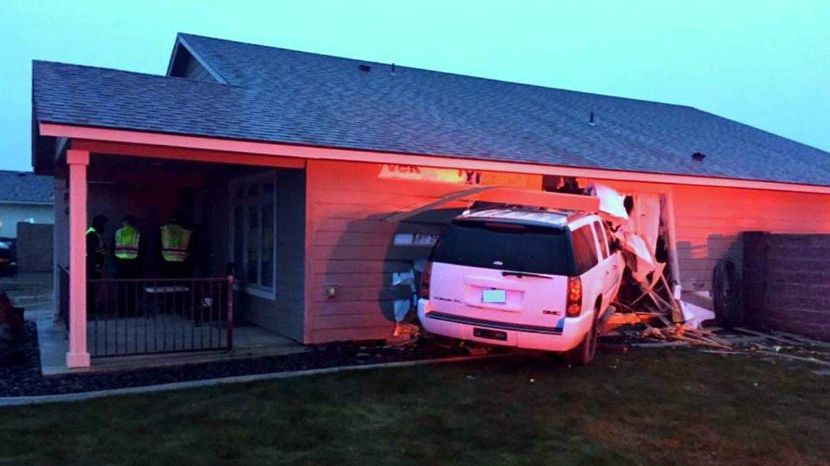 A Pasco mom suspected of drunk driving was arrested after crashing into a Pasco house with her 2-year-old in the car.