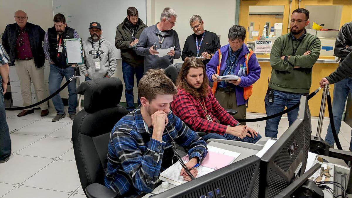 Staff fills the vitrification plant control room for the remotely controlled pour of glass from the vitrification plant’s first melter into a 7.5-foot-tall container.