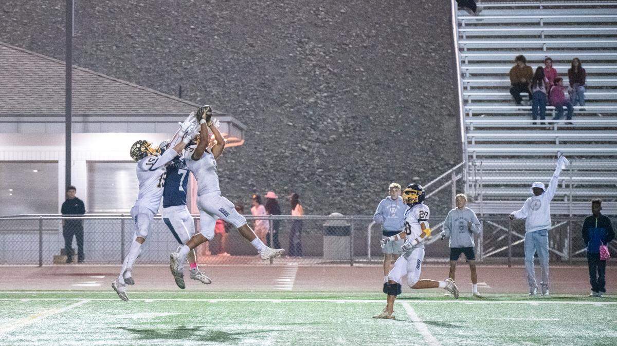 The Chiawana Riverhawks clinched the Mid-Columbia Conference title Oct. 14 in a 21-20 win over visiting Southridge Suns.