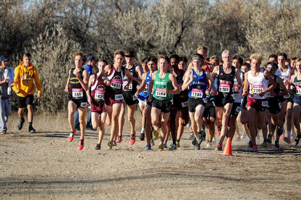 Kamiakin’s Isaac Teeples, far left in black, helped lead the Braves to their third consecutive team title when he was running as a sophomore in 2019.