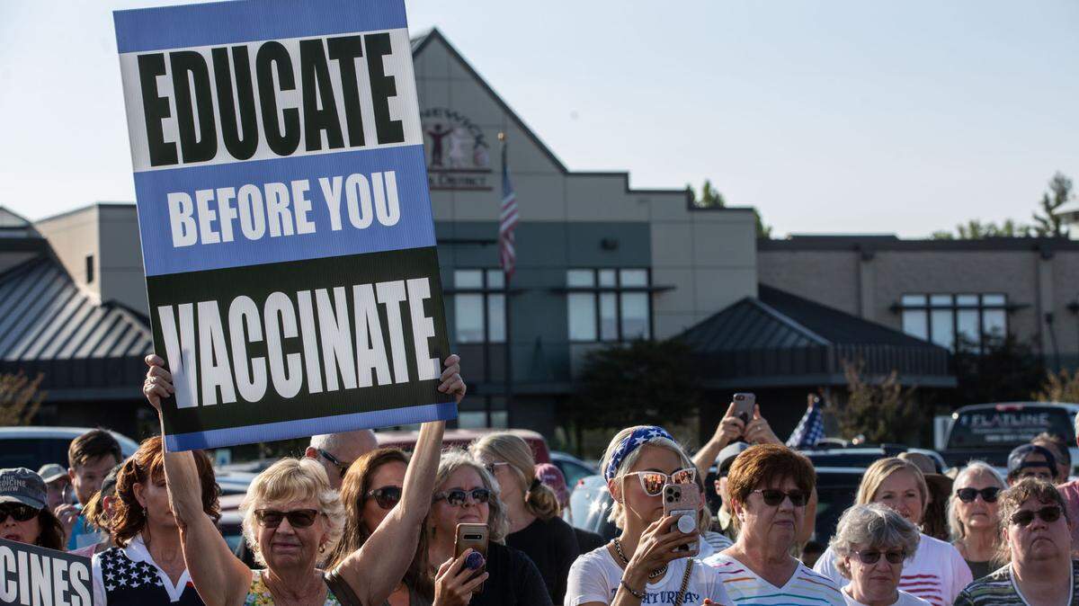 Hundreds rallied outside the Kennewick School District administrative building in this file photo from 2021 in protest of Gov. Jay Inslee’s state mask mandate for students and teachers and COVID vaccine rules for school employees.