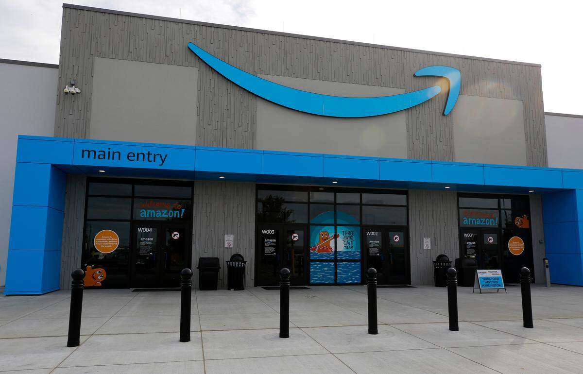 Main entrance to Amazon’s inbound cross dock facility, named PSC2, in Pasco.