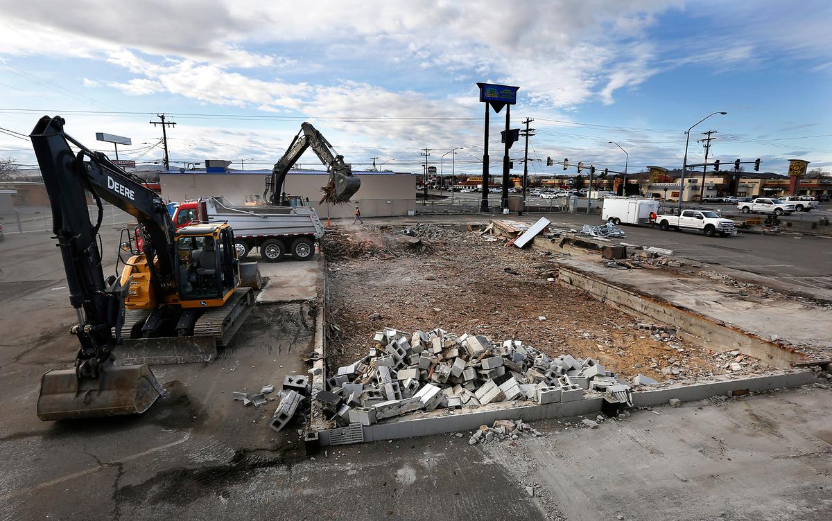 Demolition of a building, housing two previous restaurants, is taking place on Highway 395 near the corner of West Clearwater Avenue in Kennewick to make way for a Popeyes Louisiana Kitchen fast-food restaurant . The new 2,333-square-foot restaurant with a drive-thru will be built at the former lot of West Coast Auto Dealers. The popular fast-food chain, best known for its crispy fried chicken also serves chicken nuggets and tenders, as well as sides of cajun fries, coleslaw and red beans and rice, has 25 locations in Washington with the closest in Sunnyside.
