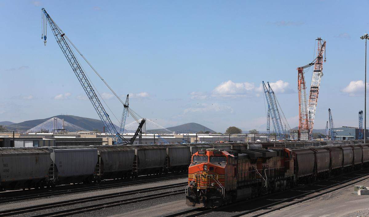 The Port of Pasco is finalizing an agreement to turn a neglected area of land at the Big Pasco Industrial Park into a rail hub serving Northwest ports in Seattle and Tacoma.
