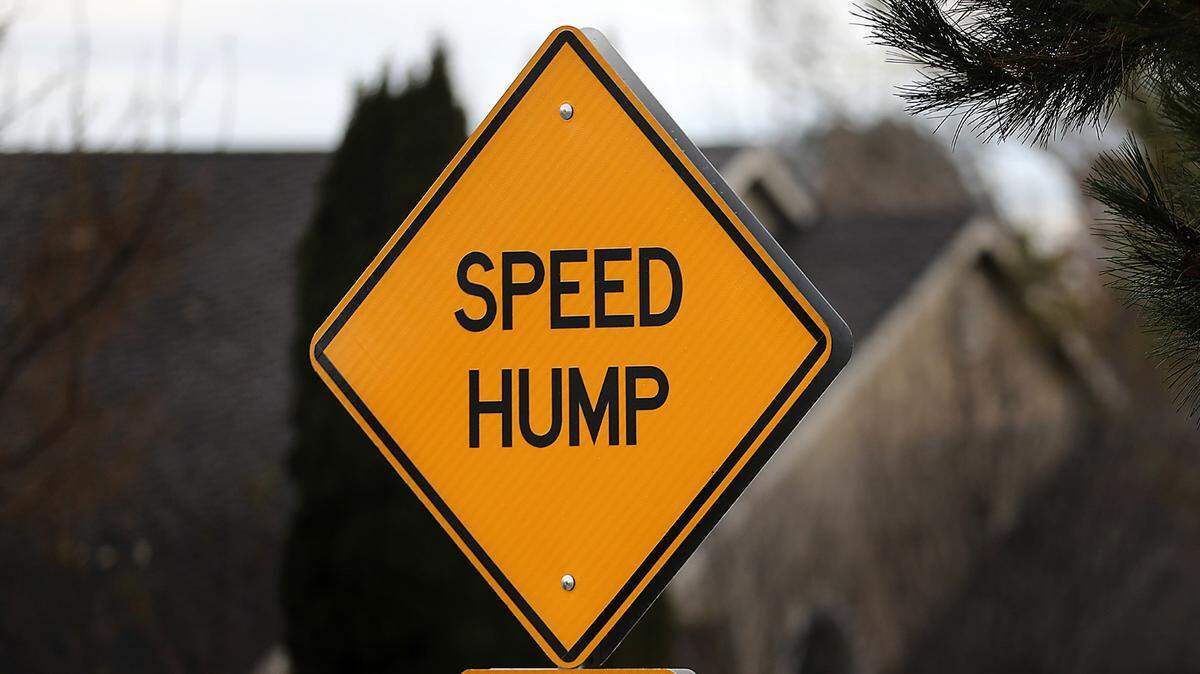 A sign warns drivers of a recently installed speed bump on West Canyon Lakes Drive near West 30h Avenue in Kennewick.