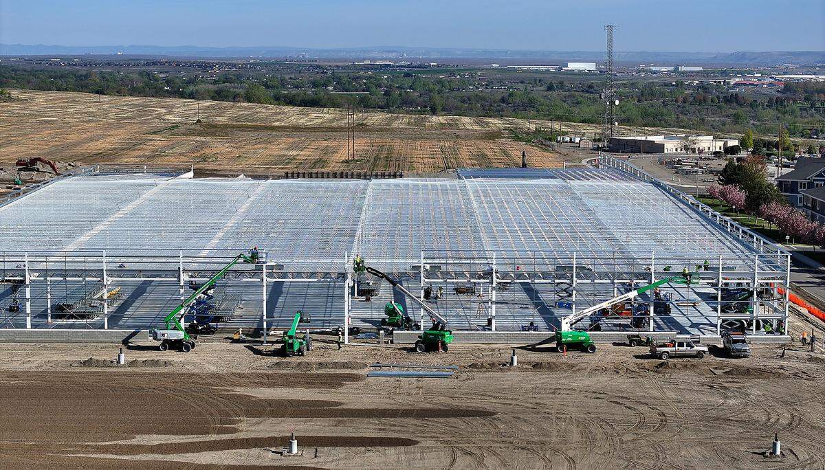 Construction crews are moving quickly to erect the supporting steel structure at the site of the Tri-Cities’ second Costco Wholesale store at 3125 Queensgate Drive in Richland.