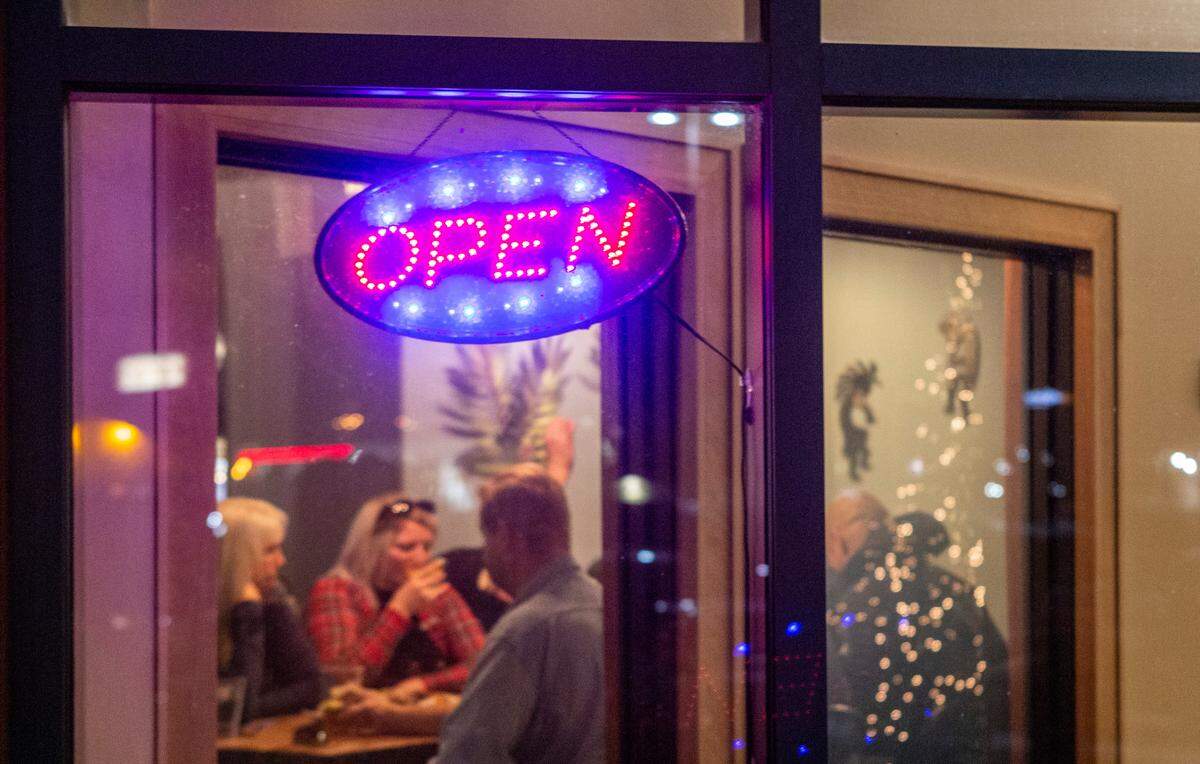 Koko’s Bartini in Kennewick continues to serve customers indoors saying it is protesting Washington Gov. Jay Inslee’s order that restaurants and bars end indoor service until at least Dec. 14.