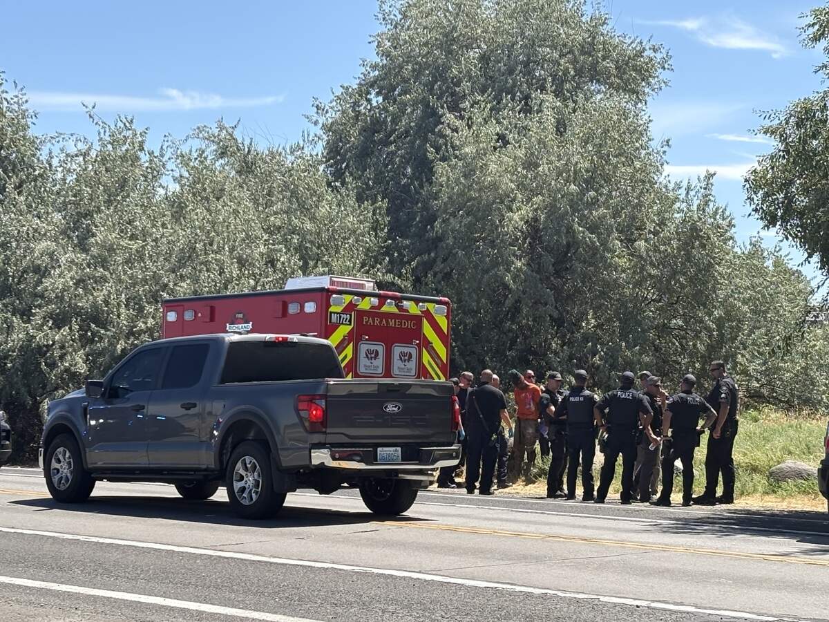 Part of Columbia Park in Kennewick was shut down Thursday as police searched for a suspect in a machete attack.