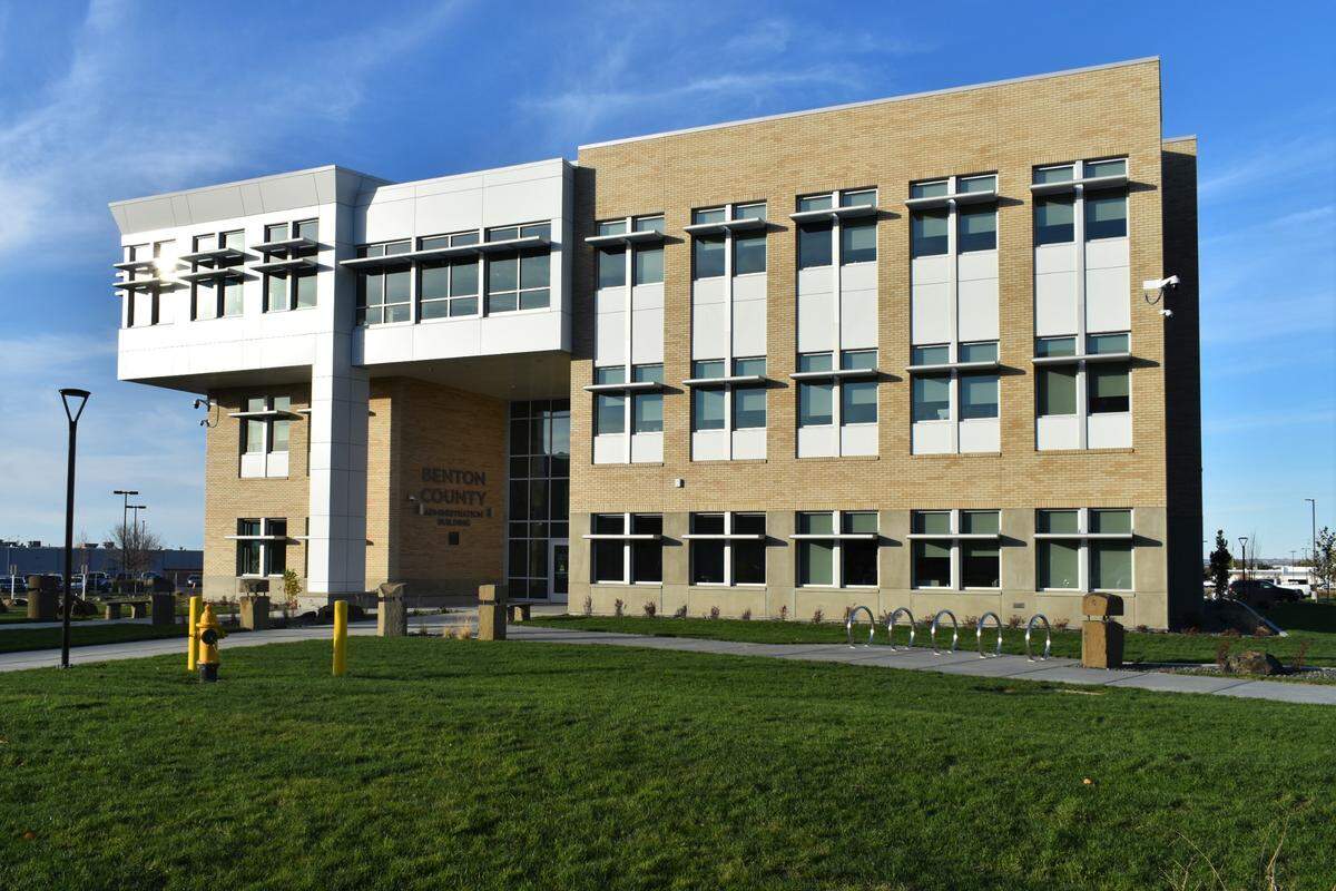 Benton County’s new administration building held its grand opening Monday. The building houses the offices for the assessor, auditor, commissioners, treasurer, and administration.