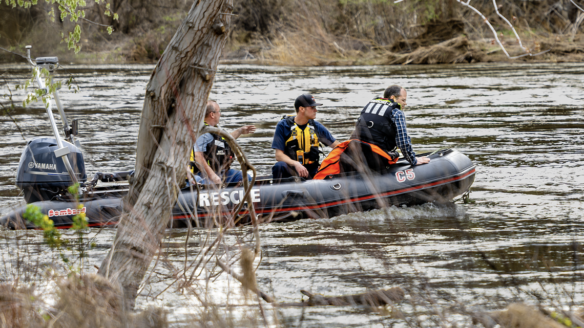Emergency crews rescue paddle boarders stranded by rising Yakima River