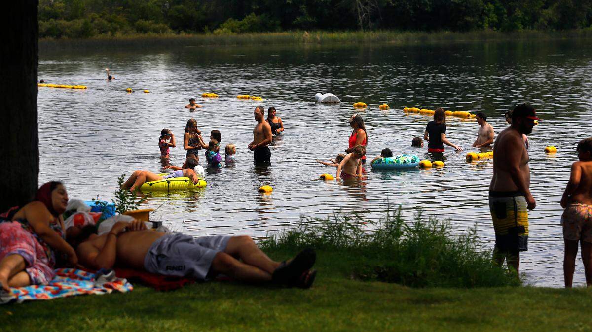 Some cases of swimmer’s itch have been reported this summer by people who played in shallow, marshy areas of the Columbia River.