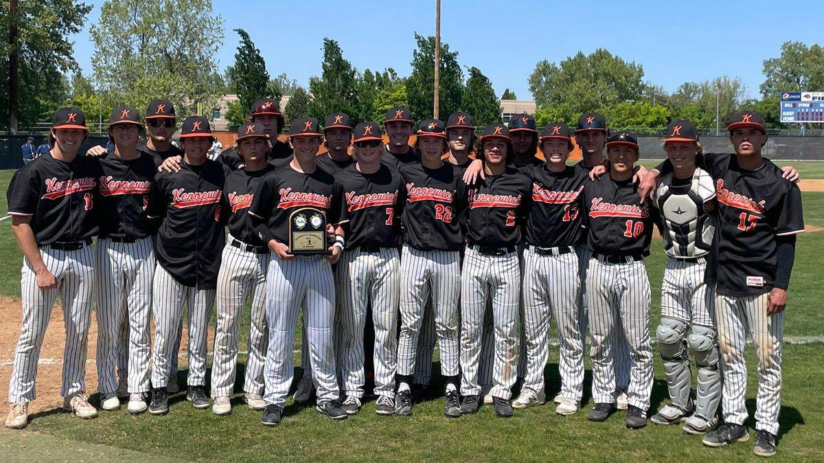 The Lions baseball team ended up winning the Class 3A District 8 tournament this past Saturday at Roy Johnson Field, where they beat Mt. Spokane 2-1 in the title game.