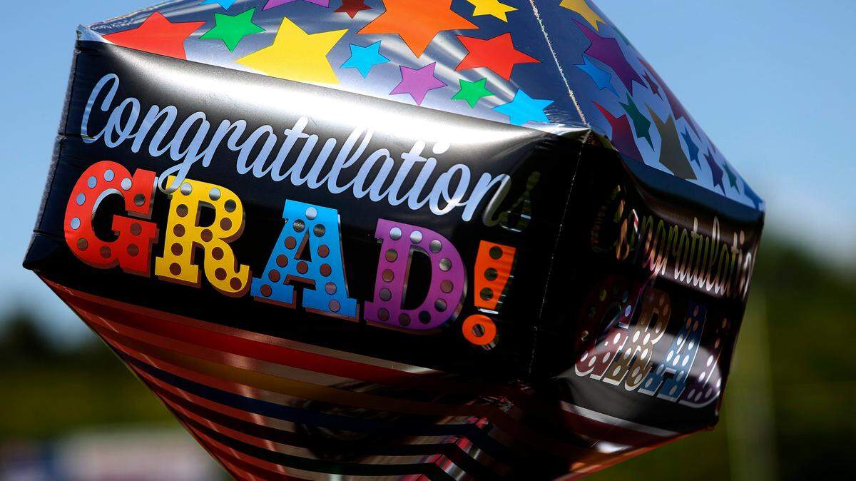 2022 graduation dates, times & locations around the Tri-Cities region