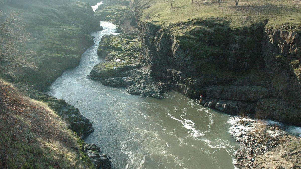 The Klickitat River is shown about 20 miles downstream from Glenwood.