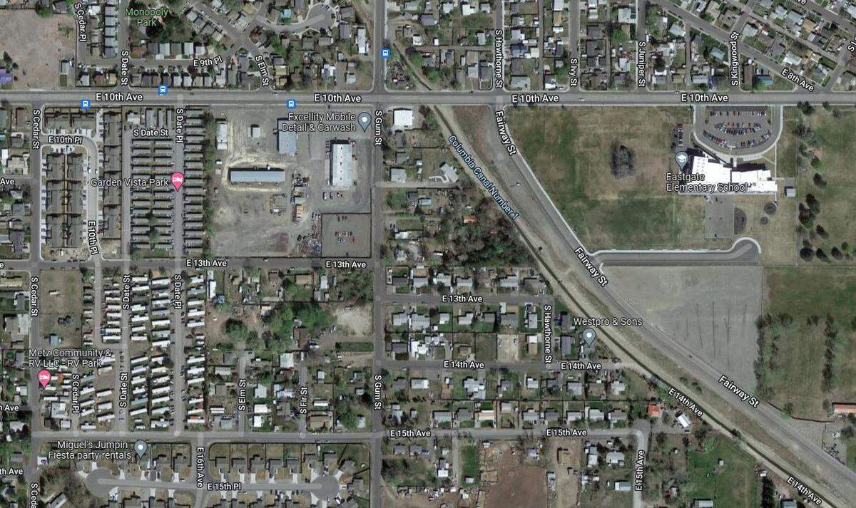 Benton County deputies and Kennewick police are searching for a man who appears to have killed a man on Gum Street.