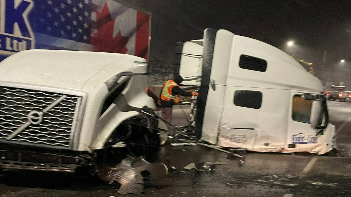 The westbound lanes of Interstate 84 have been closed since late Saturday night at Baker City because of crashes.