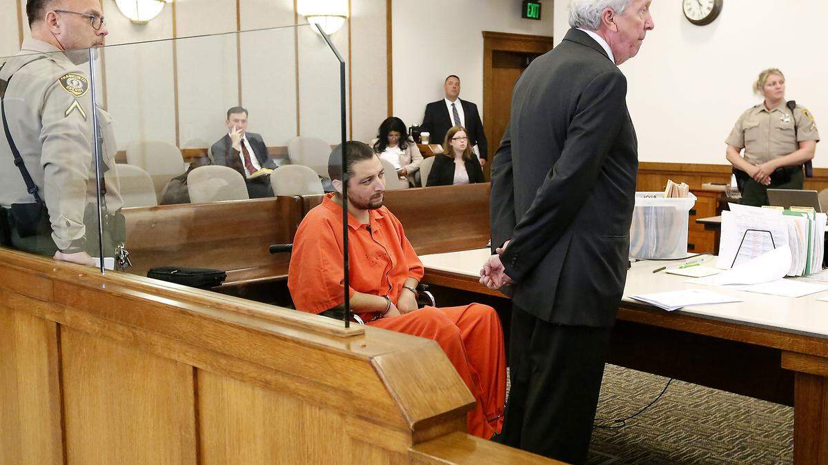 Suspect Edwin Espejo, left, appears with his defense attorney Gary Metro during his arraignment in Franklin County Superior Court for charges stemming from the Sept. 16 gunfight with Pasco police.