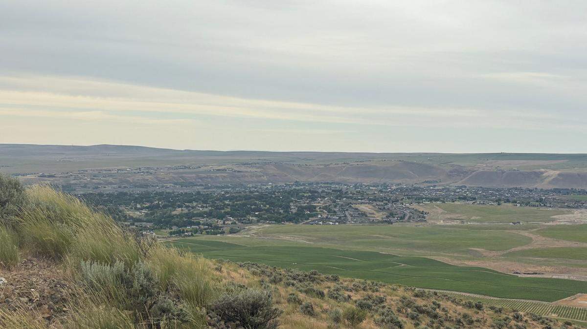 A proposed 18 mile, 115-kilovolt transmission line is proposed to run through Badger Canyon. It would reduce the chance of black outs in the Tri-Cities area.