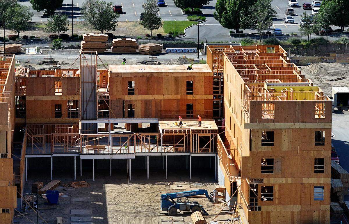 TMG Northwest is making progress on the newest phase of its Hansen Park apartment campus near Columbia Center Boulevard and West 10th Avenue in Kennewick.