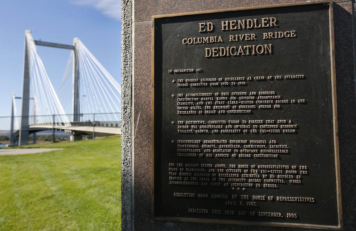 A bronze plaque recognizes Ed Hendler’s contribution to get the cable bridge built across the Columbia River to link the Pasco and Kennewick.