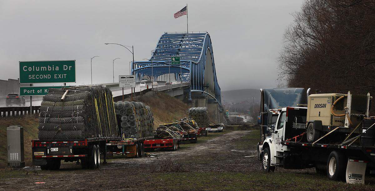 The four-lane blue bridge, formally known as the Pioneer Memorial Bridge, carries Highway 395 over the Columbia River, linking Pasco and Kennewick.