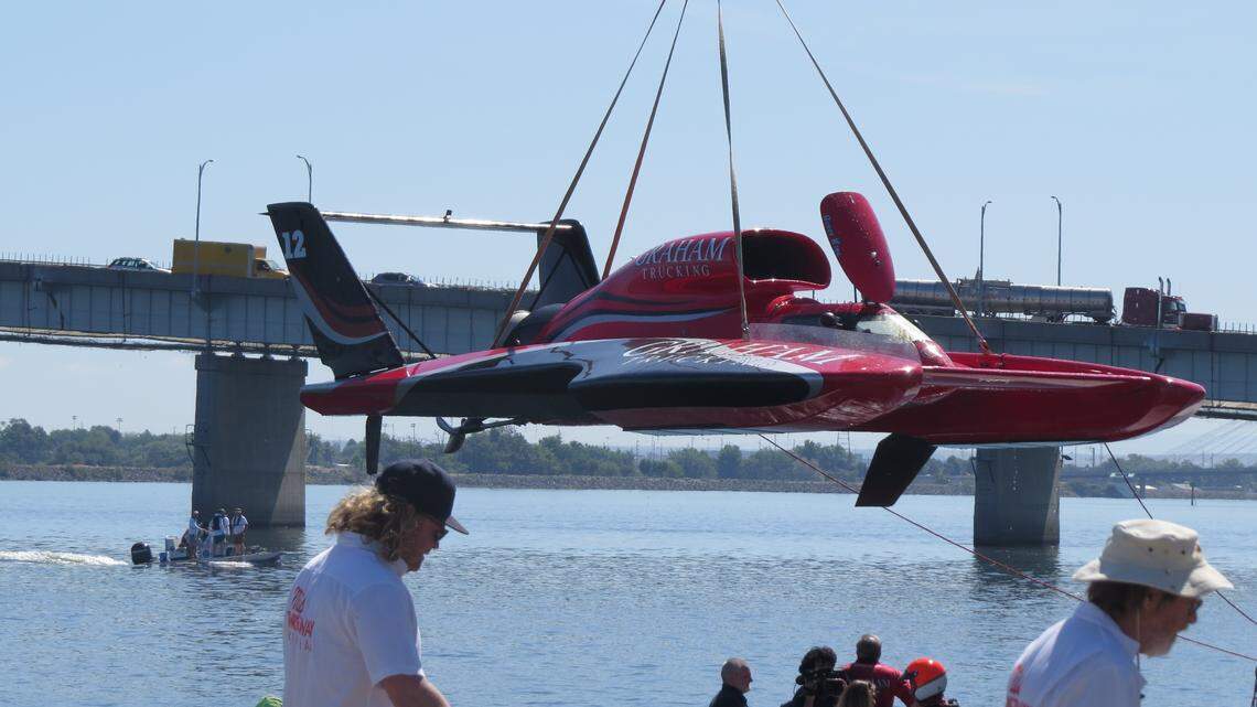 Hydroplanes roar down the Columbia River for H1 Unlimited spring training in Tri-Cities