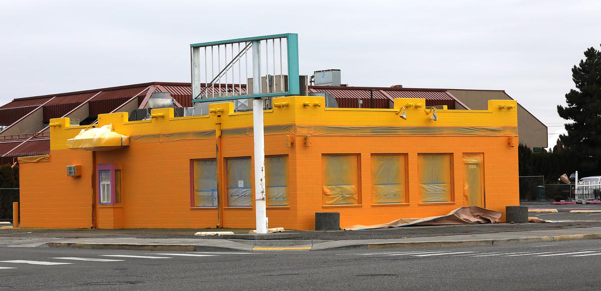 Muchas Gracias Mexican Food restaurant chain is preparing to move into the former Tumbleweeds Mexican Flair building at 894 Stevens Drive in Richland. The chain recently opened a location at 701 W. Vineyard Dr. in Kennewick.