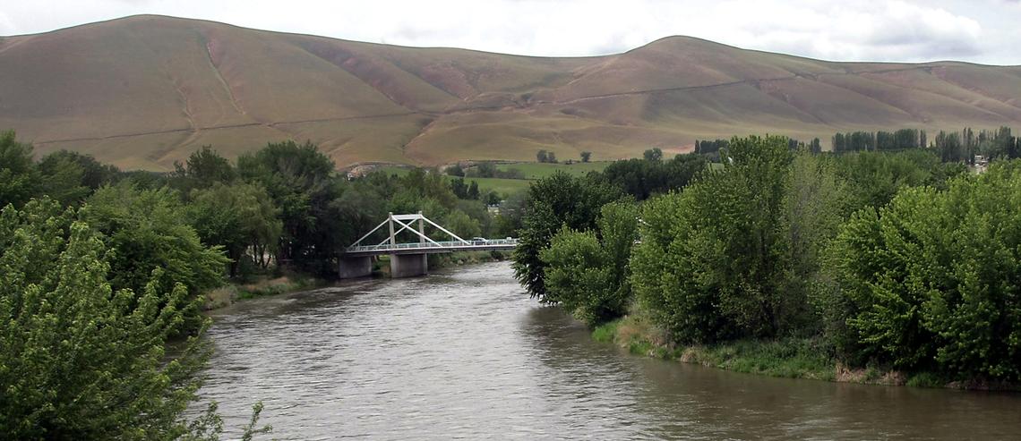 The Yakima River flows past Benton City and Kiona in Benton County with McBee Grade Road visible across the face the Horse Heaven Hills.