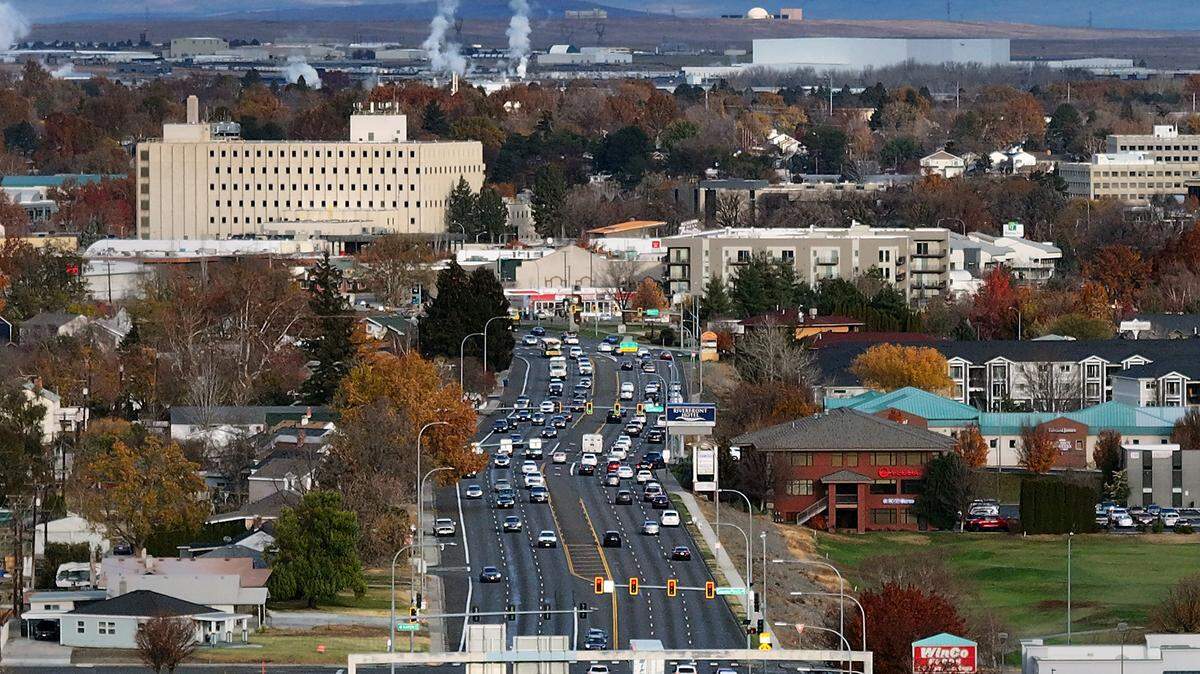 Traffic coming out of Richland on George Washington Way toward Highway 240.