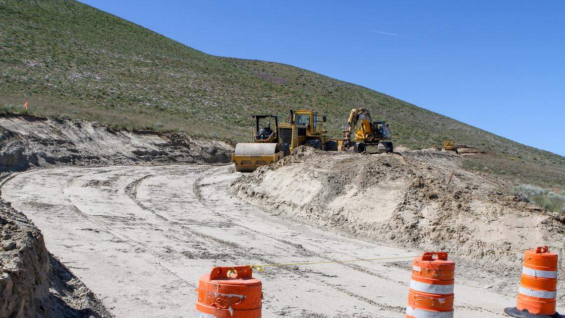 New road appears on side of Candy Mountain. Why Benton County shut it down