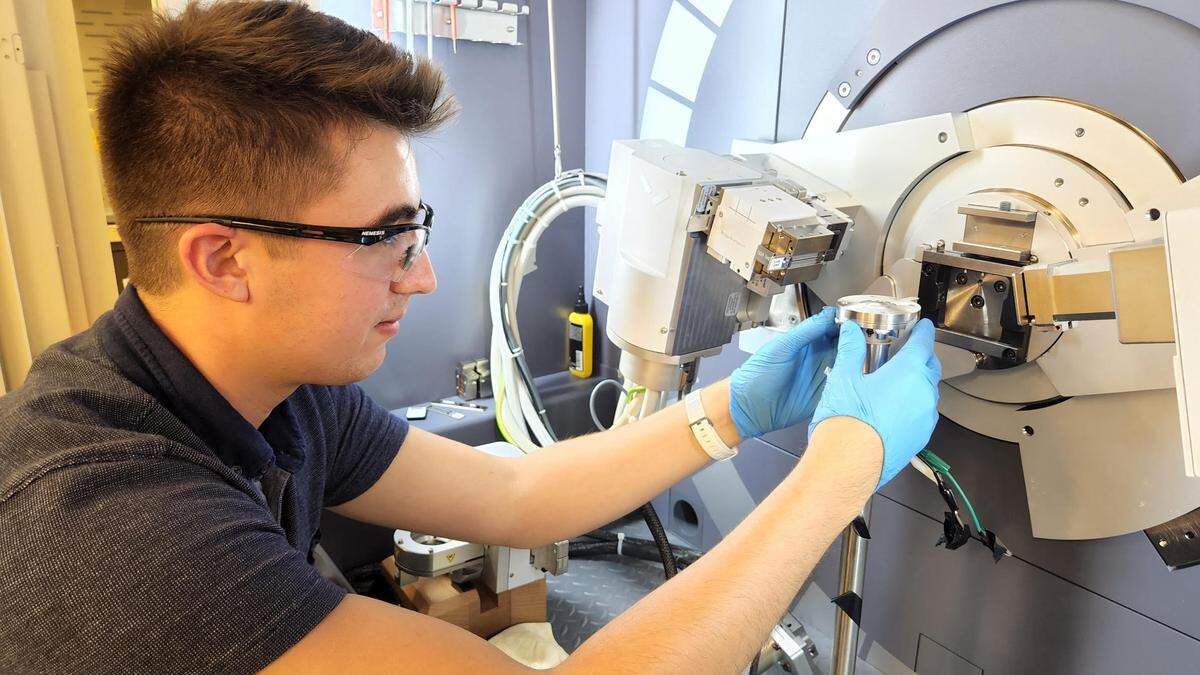 As one of PNNL’s 1,200 interns and research associates, Anthony Romero spent his summer studying the materials used in lithium-ion batteries to help understand why they degrade over time.