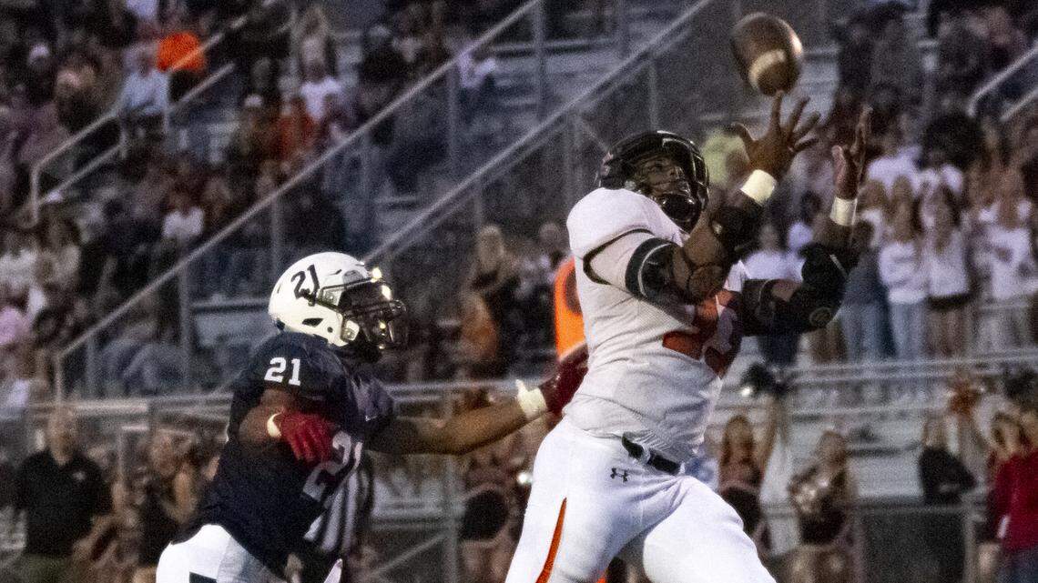 Chiawana’s tenacious defense helps Riverhawks rout Kennewick in key MCC matchup