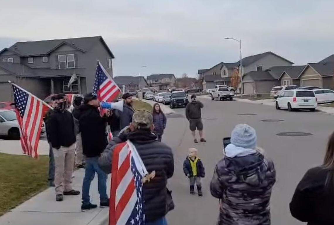 About a dozen people including Patriot Prayer leader Joey Gibson stood outside of a Tri-Cities liquor agent’s house and called for him to ‘stand down’ and stop enforcing restrictions on indoor dining during the most recent coronavirus lockdown.