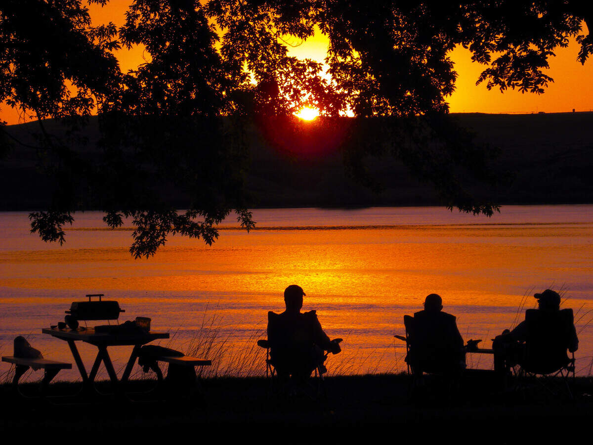 Charboneau Park and Campground 15 miles east of the Tri-Cities s used not only for camping, but is popular for day-use with boating, fishing and swimming.