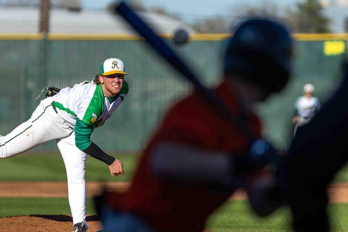 Richland senior pitcher Deegan Quesenberry delivers against the Kamiakin Braves earlier this season.