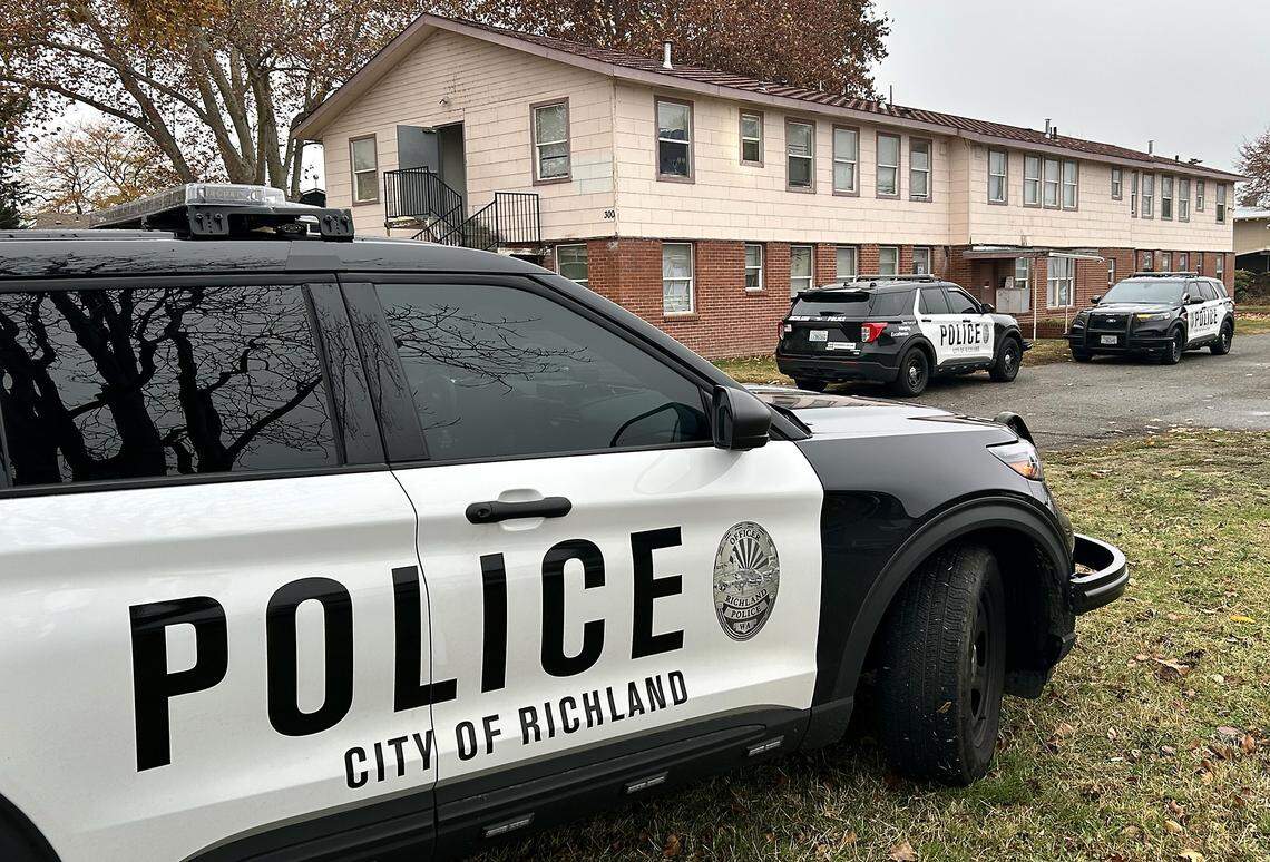 Richland police serve warrant at 300 West Van Giesen Street Monday morning.