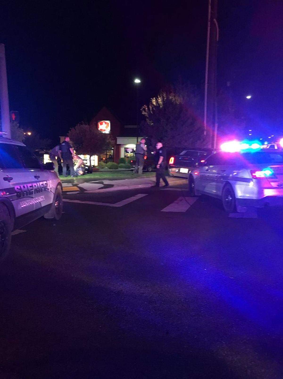 Benton County deputies, Kennewick and Richland police helped catch an assault suspect after he ran from police Tuesday night.