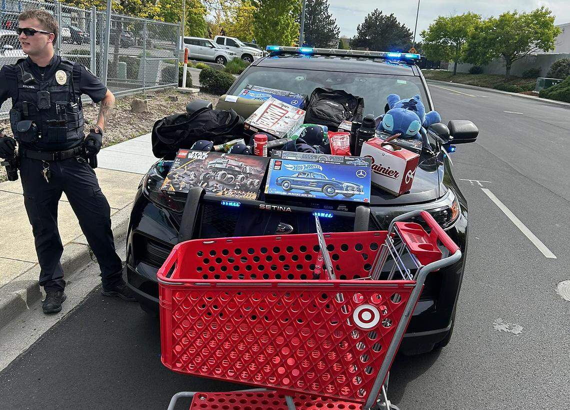 Police say the suspected Key Bank robber, Christopher Blakely, walked into the bank on Kennewick Avenue around noon Wednesday wearing a dark hoodie and demanded cash from the teller. This is the second time in two days that Blakely has ended up in jail. He was arrested with a cart full of stolen merchandise on Monday, April 20. 