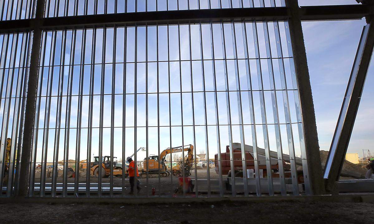 The facility is getting a $71.3 million makeover that includes adding 115,000 square feet in a bid to attract more conventions, sports events and other gatherings. 