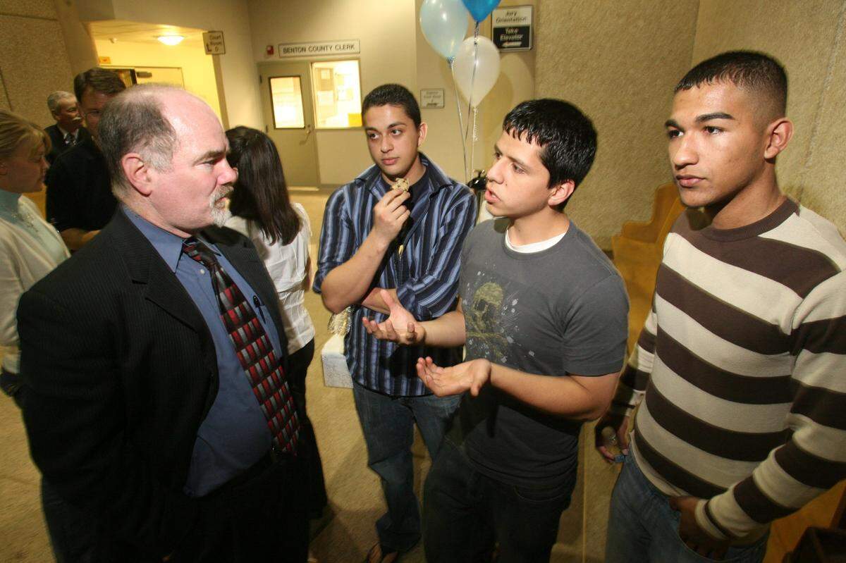 Terry Bloor, deputy Benton County prosecutor, left, listens to Kennewick High School students at the Benton County Justice Center in 2007.