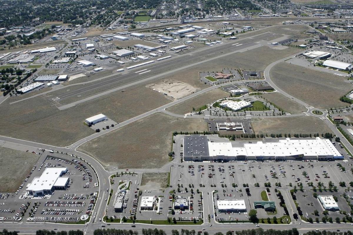 The Port of Kennewick and Total Site Services break ground Monday on a $4.9 million infrastructure project that will set the stage to redevelop Vista Field, the  103-acre former municipal airport in the heart of the city.