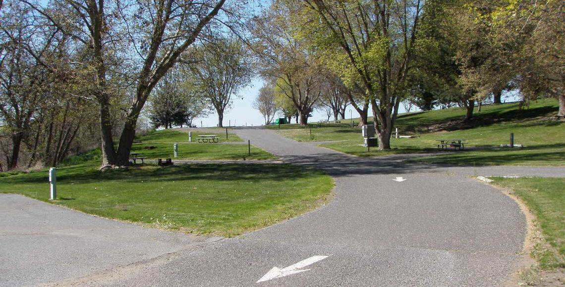 A warning has been issued for the Snake River at Charbonneau Park upriver from Burbank due to toxic algae.