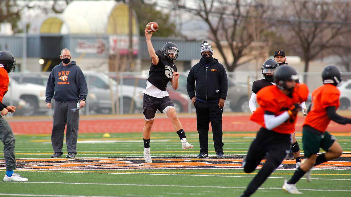 Tri-Cities high school football kicks off tonight. Here’s how to watch