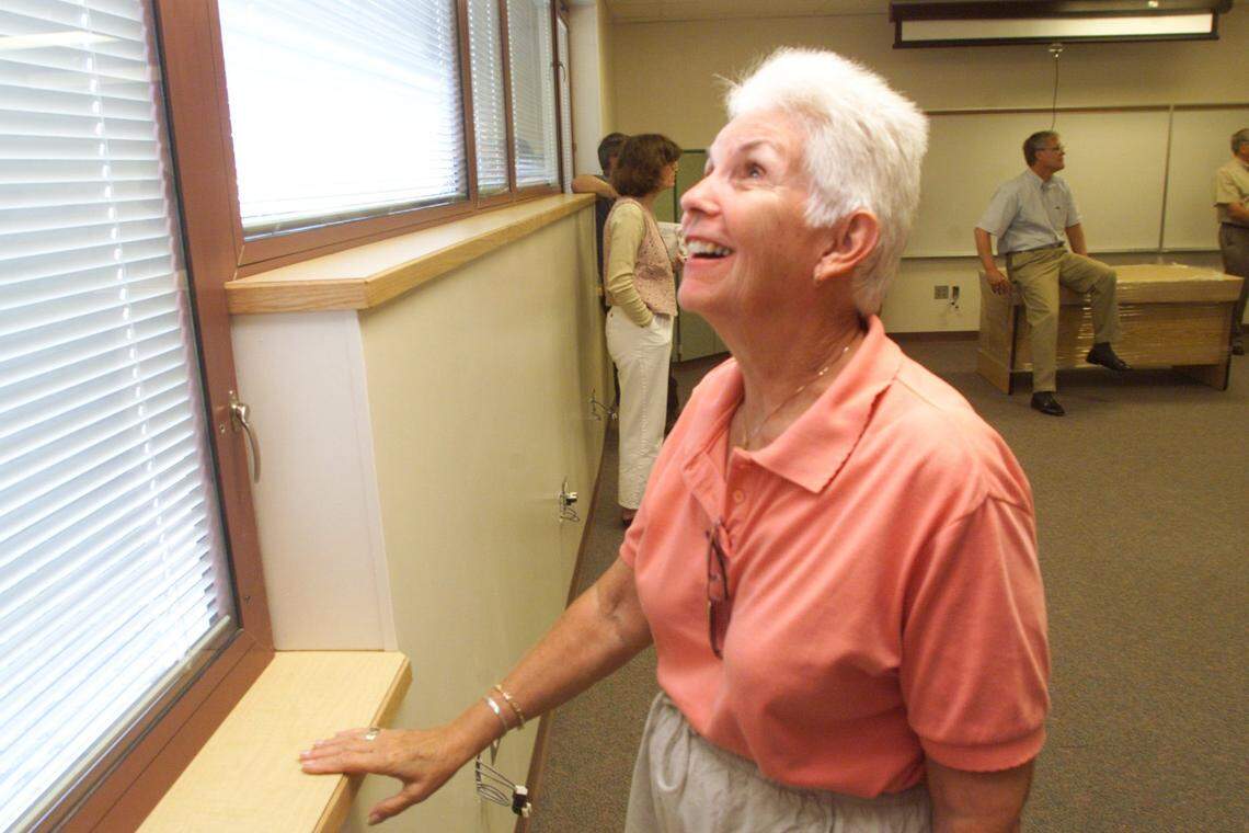 State Rep. Shirley Hankins, R-Richland, looks at an insulated window at West Richland’s William R. Wiley Elementary School in 1999 during a visit with other lawmakers to compare school construction costs.
