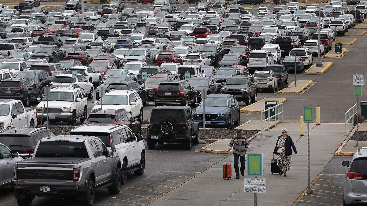 What’s being built there? Airport parking + Hundreds more apartments and lofts