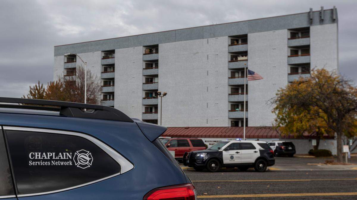 A woman has died after falling from the roof of a Kennewick apartment building on Tuesday.