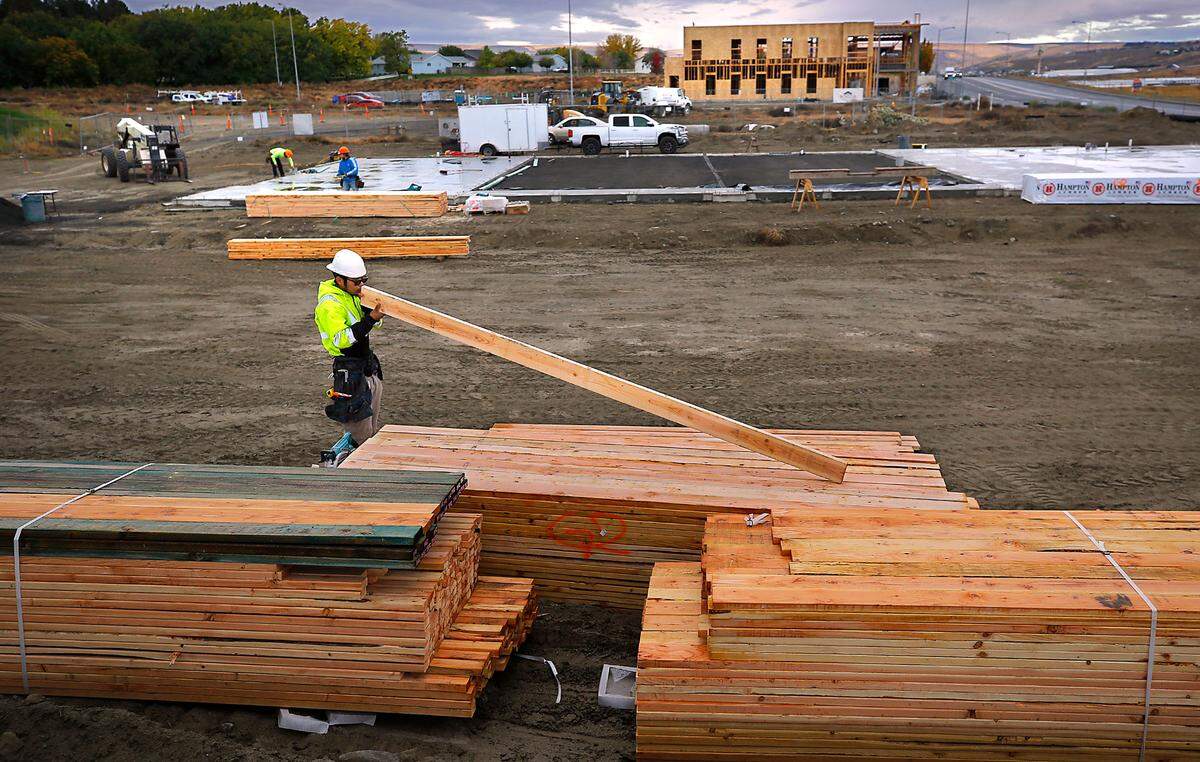 Two separate construction projects are taking shape on West Clearwater Avenue on both sides of West 10th Avenue in west Kennewick.