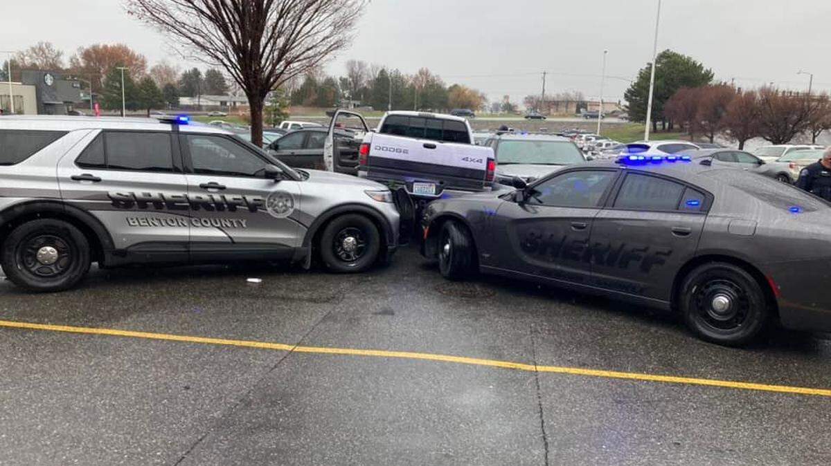 A woman was arrested after she hit three Benton County Sheriff’s Office vehicles in an attempt to escape police.
