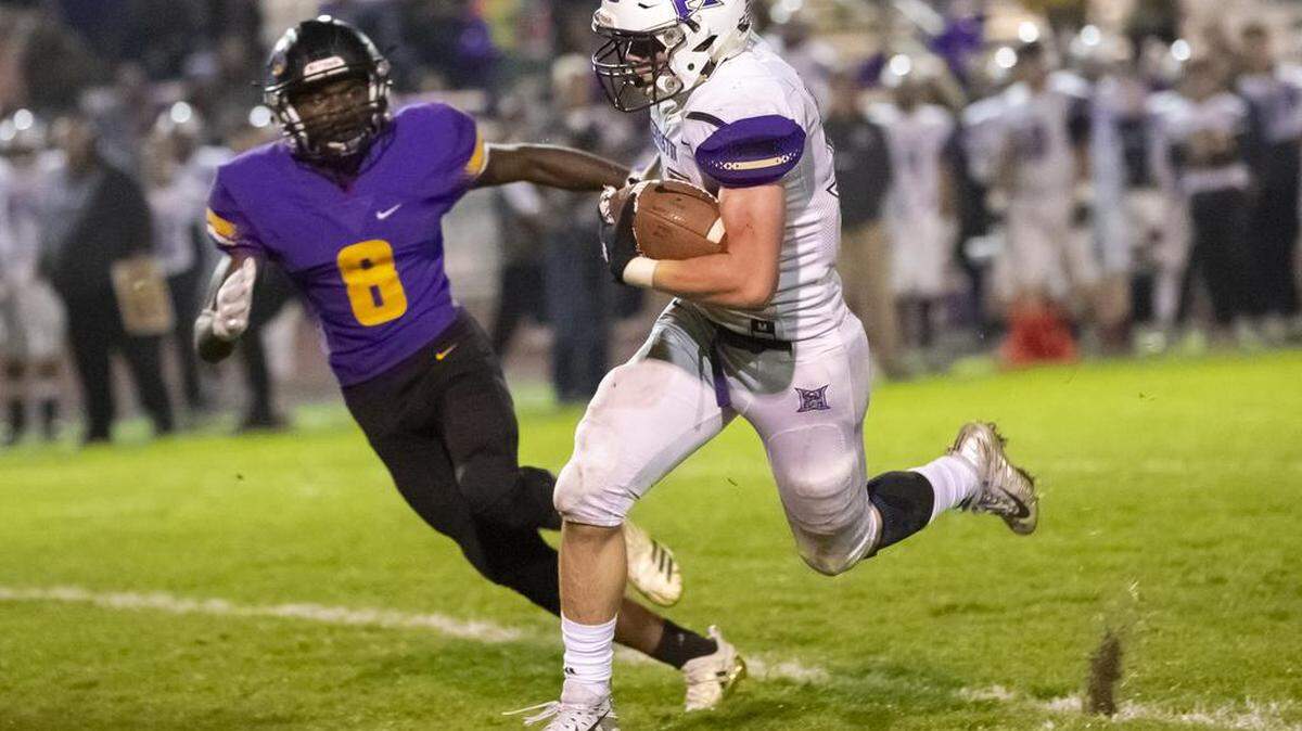 Hanford’s Kamari Durmas attempts to catch Hermiston’s Wyatt Nolan as Nolan runs with the ball during a Mid-Columbia Conference game in Richland in Oct. 2018. Fall sports teams have started practicing for a season that still awaits state approval.