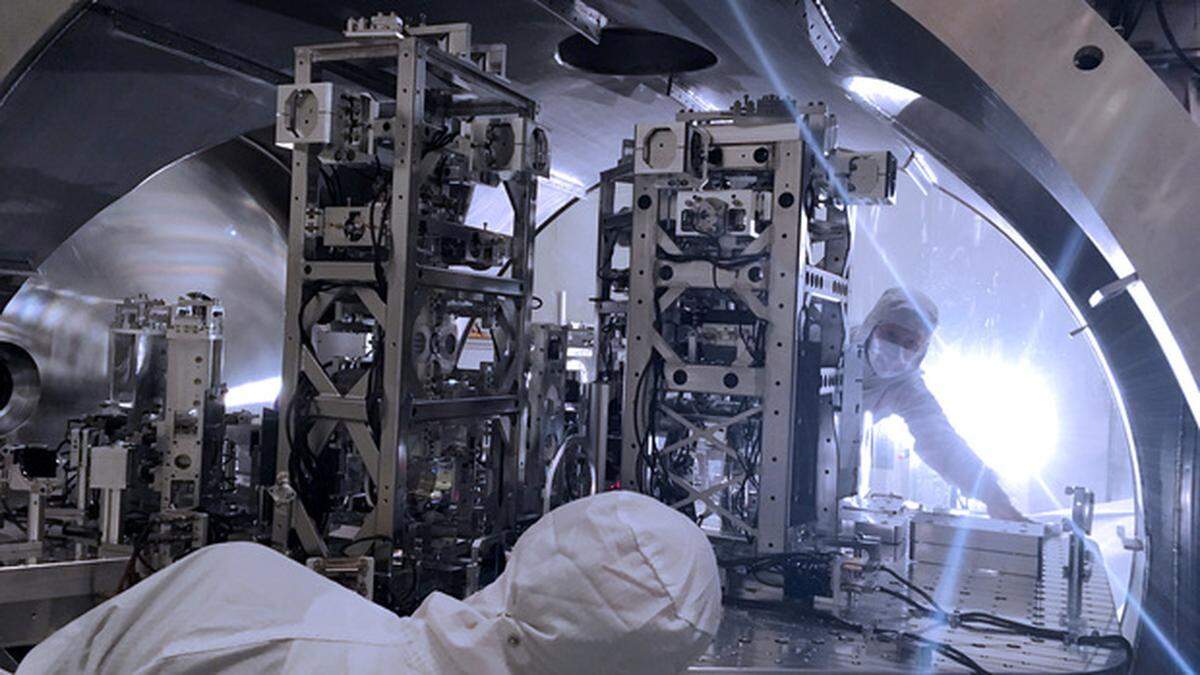 Engineers Hugh Radkins, front, and Betsy Weaver, back, begin the hardware upgrades inside the vacuum system of the detector at LIGO Hanford in preparation for the observing run that began April 1.